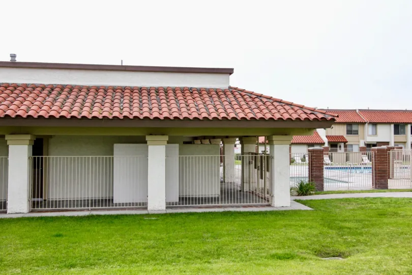 A day in theCasitas California with a lawn and nice building.