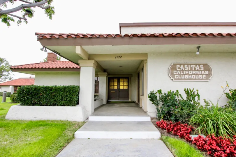 THE 4722 APARTMENT IN THE CASITAS CALIFORNIA WITH THE GRASSLAND, FLOWER PLANTS