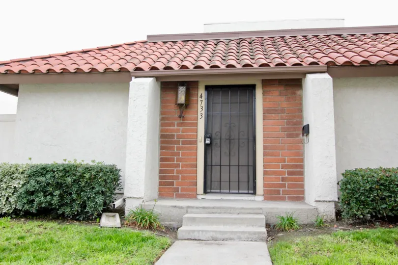 a pleasant day in the casitas california with a house that has numbered as 4733 and roofless top and garden around