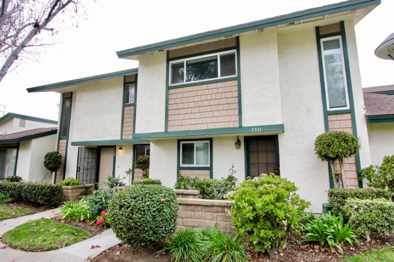 THE 5531 FLAT IN THE HIGHLAND GREENS WITH THE PLANTS, TREES, GRASSES