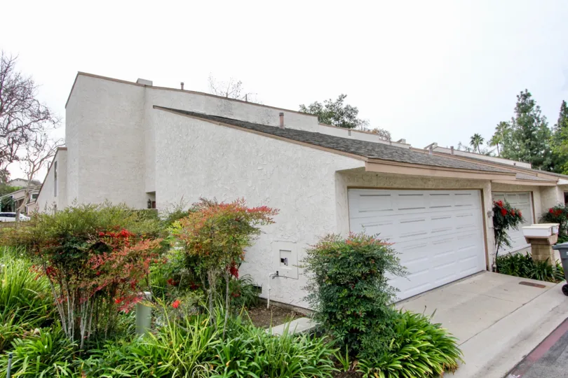 Fabulous Villa with flower garden having parking place in Los Coyotes Village of Buena Park