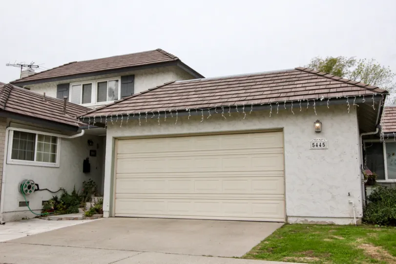 THE 5445 APARTMENT IN THE MEADOWBROOK WITH THE SHUTTER, PLANTS, LAWN