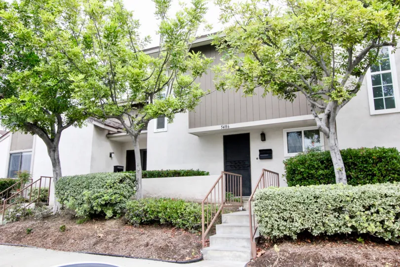 THE 5486 APARTMENT IN THE SUMMERTREE WITH THE UPSTAIRS, PLANTS, TREES