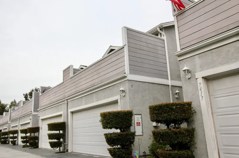 THE 7417 APARTMENT IN THE WESTERN BAY ESTATES WITH THE SHUTTERS, PLANTS