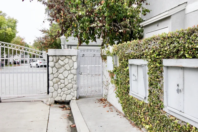 THIS PICTURE SHOWS THE ENTRANCE WAY, PLANTS, TREES, ARE THERE IN BUENA PARK CITY