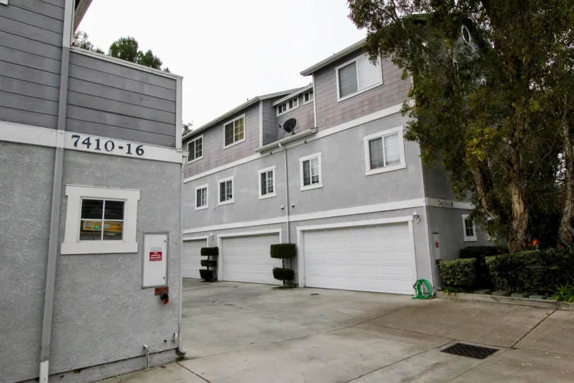 THIS IS THE ENTRANCE WAY TO APARTMENT WITH PLANTS, TREES, NUMBER ON THE WALL LOCATED IN BUENA PARK