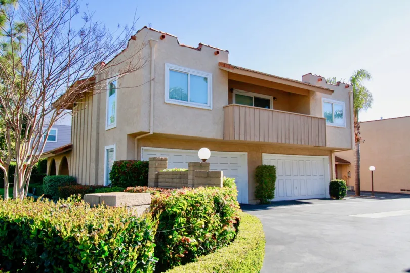A Bright sunny view of villa with lawn and plants with balcony in Alta Mesa of Costa Mesa