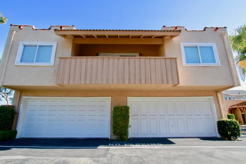 Alta Mesa Costa Mesa California cartoon like readymade shape building with eyes and mouse