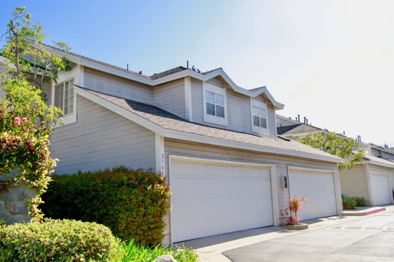 Costa Mesa California : Attached living Town homes in the Back Bay Village  Community. Two Story lofted style villas. 2 car garages. Crisp, clean place to call home.