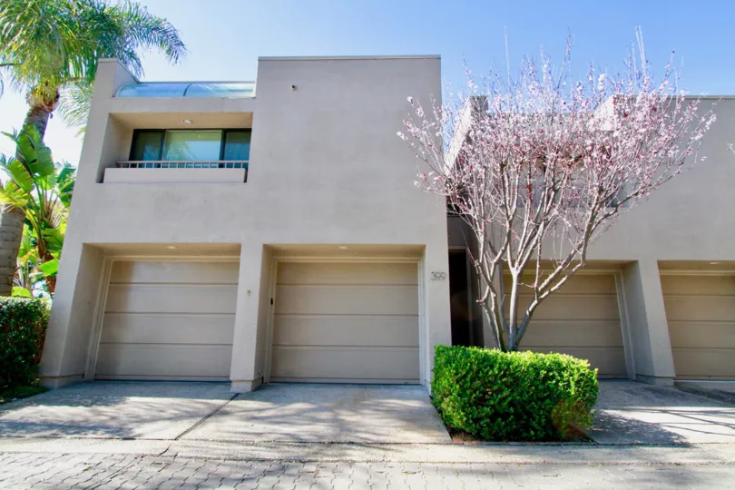 Bay View Terrace Costa Mesa California building is light biscuts color paint apply balcony window and glass attached