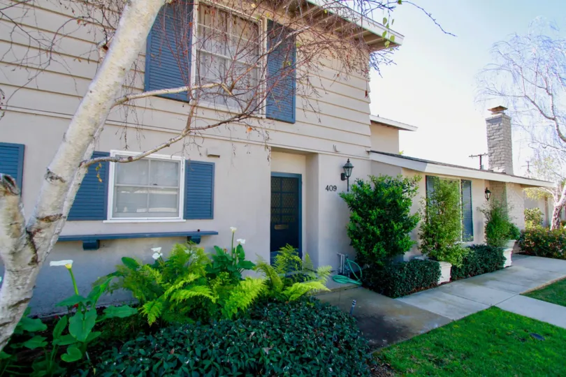 Nice independent Villa with greenary around in Cape Series of Costa Mesa