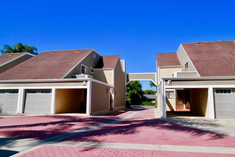 A light colored townhouses with nice ambience in the City of Costa Mesa.