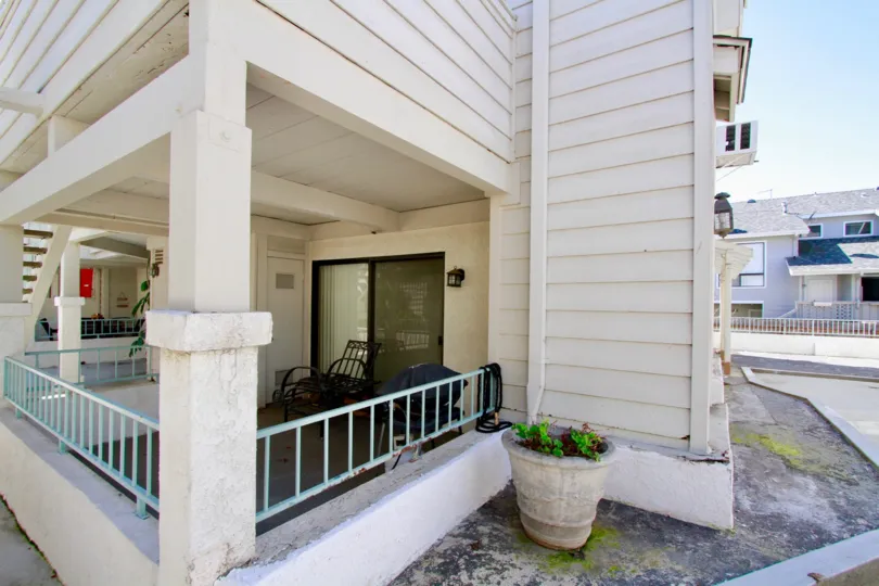 THE MAIN ENTRANCE OF THE HOUSE AND A BIG FLOWER POT ALSO AVAILABLE AT THE FRONT OF THE HOUSE AND IT FULLY LOOKING WHITE COLOUR AT THE MORNING TIME