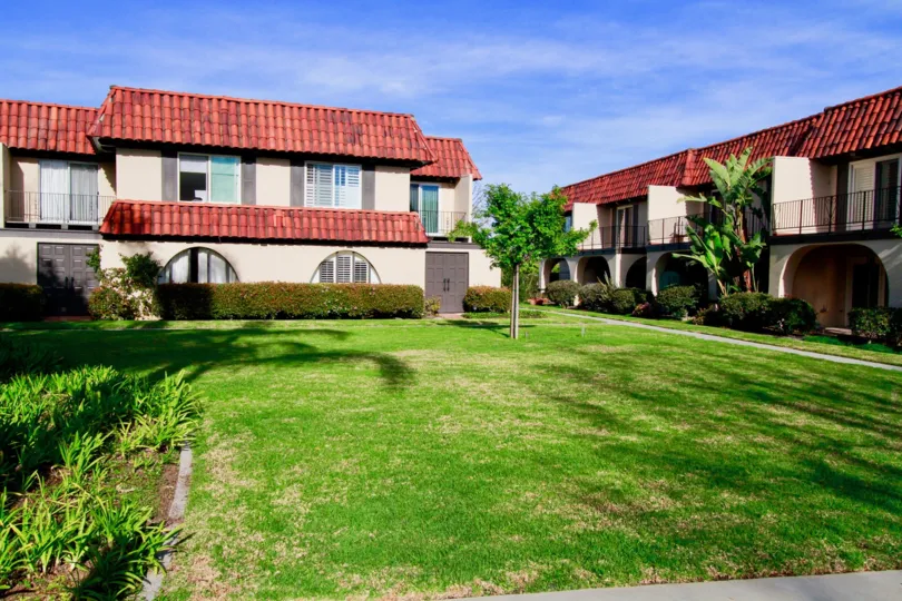 Large front door yard with residential units in Country Club villas community.