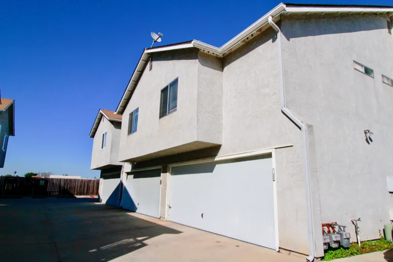 Comparable nearby homes include 331 Marche Ln, 2420 Lesparre Way, and 279 Brentwood Pl. Nearby schools include Early College High School, Back Bay High School and Monte Vista High School. The closest grocery stores are Irvine Ranch Market, R S Distributor