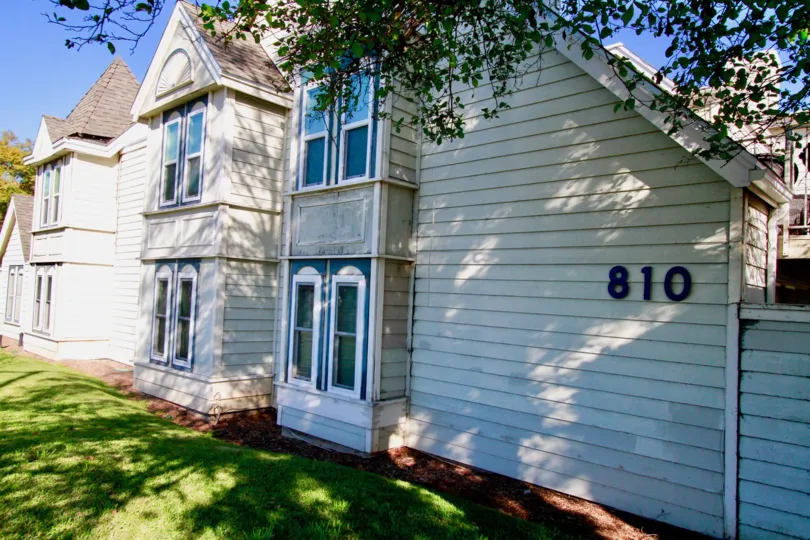 a great green lawn outside of the Knowleton Manor community