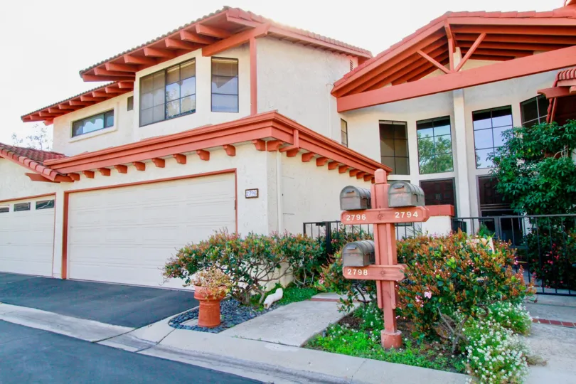 Longwood Greens Costa Mesa California bulding square shape design light yellow paint glass window very quit