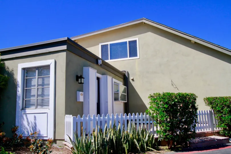 Wonderful Villa with small aloevera plants and gated place in Monticello of Costa Mesa