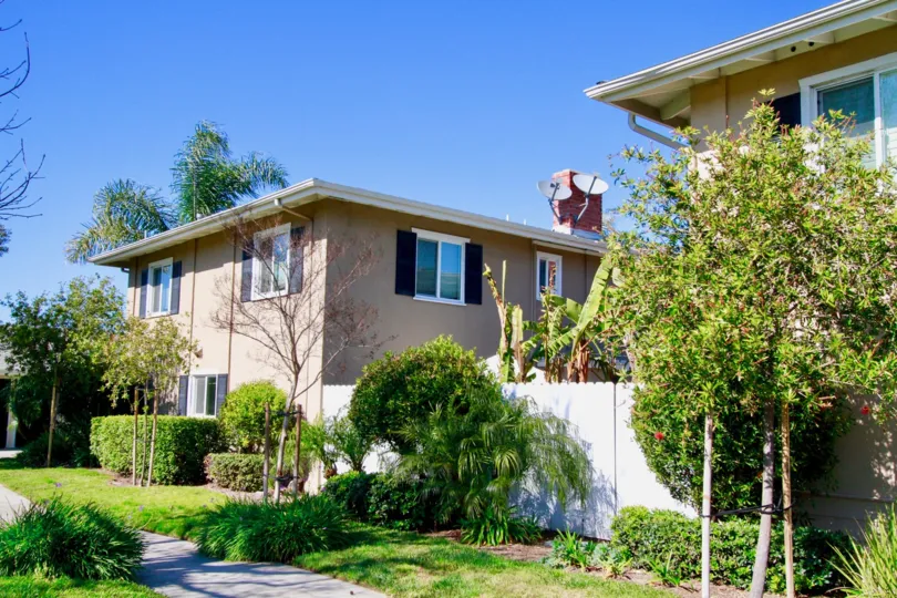 Orleans Townhouse Costa Mesa California building is light biscuts color paint applay window glass attached sun shine come to room clear in the sky view compont wall attached
