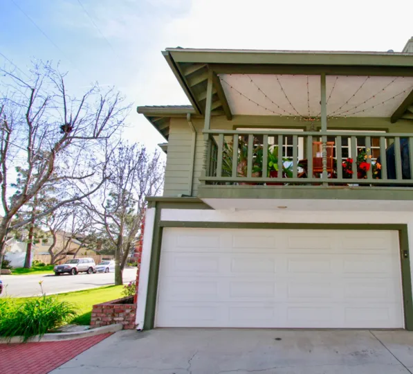 The home in the Pacific Bluffs is very beautiful with trees, plants and also with natural look.