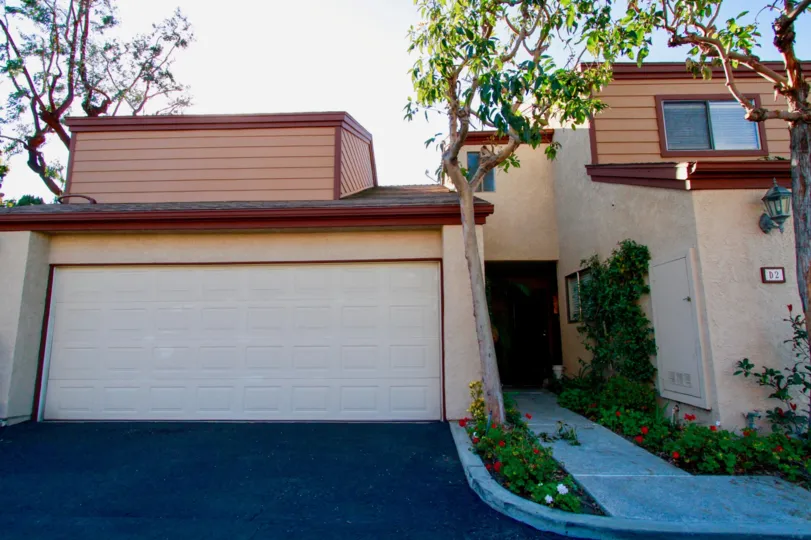 Pacific Crest Villas Homes for Sale. Find real estate listings of homes for sale in the Costa Mesa MLS boards with addresses, prices and photos.