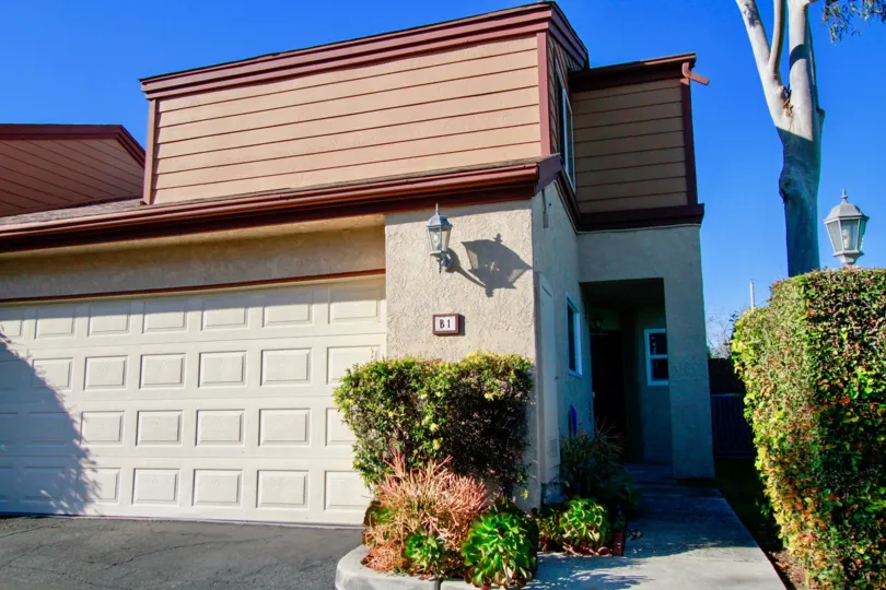 Pacific Crest Villas is located in the Southwest-Westside area of Costa Mesa. Southwest—Westside is one of five distinctive sections that make up Costa Mesa. Pacific Crest Villas Homes is just one neighborhood of the 43 unique neighborhoods that are situa