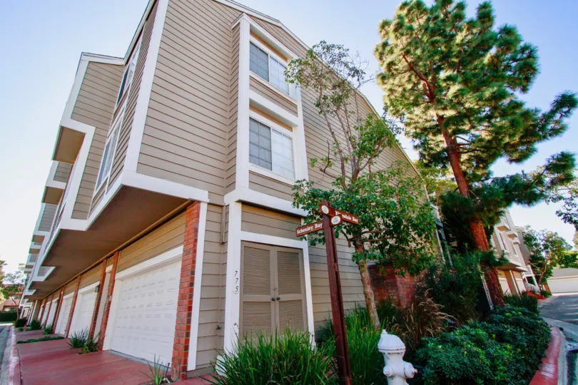 A great garden outside of the Pentridge Cove II community