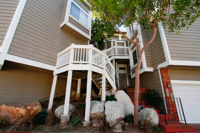 Pentridge Cove II apartments with staircases and rocks.