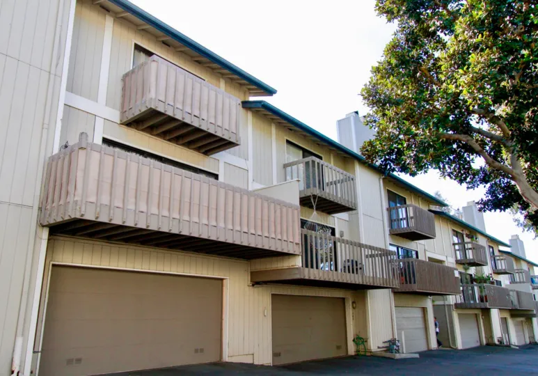 the line house in sea bluffs condos, costa mesa in california is look like similiar and in a single color