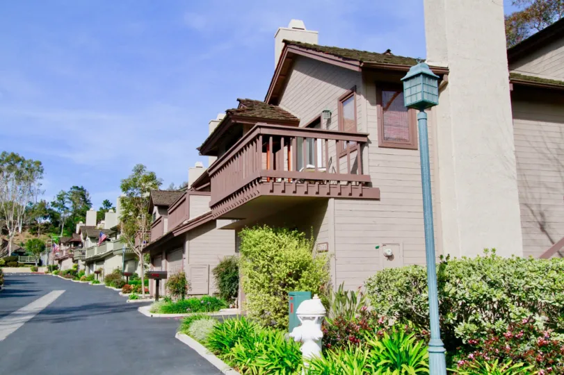 the garden lined streets of the Seabluff Canyon Community