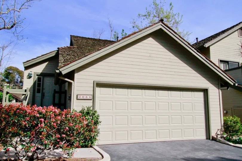 Seabluff Canyon Costa Mesa California bulding fully same color gate full squre box shape