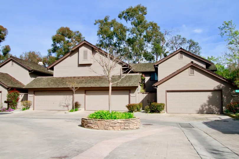 Gorgeous beige town home located in suburban paradise
