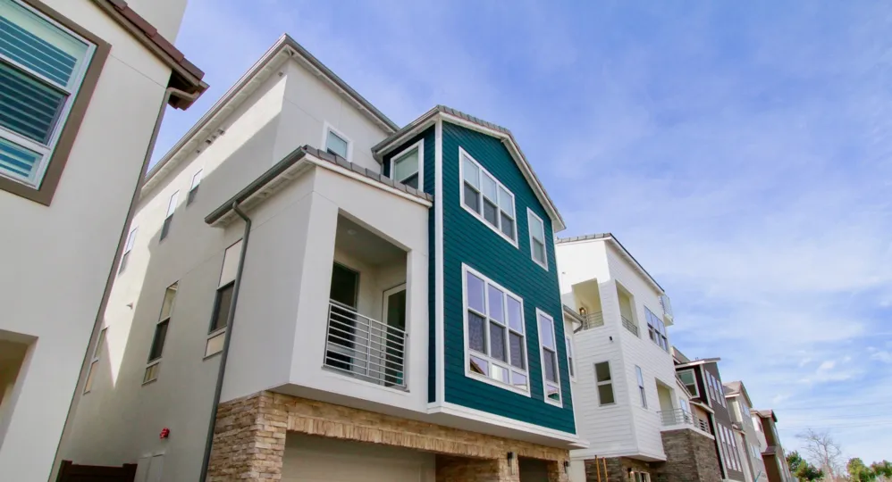 A nice sunny day with these quaint townhomes at Seabreeze in Costa Mesa, California.