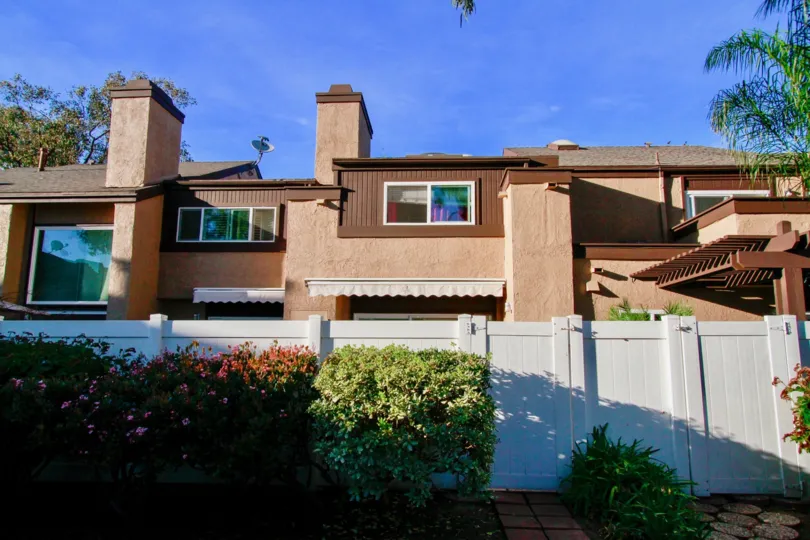 A clear day in the Sommerset community of Costa Mesa, CA