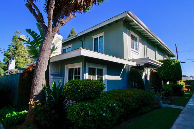 The Vendome Costa Mesa California building near very super garden very cooling place house gaase shpae equaly cutting