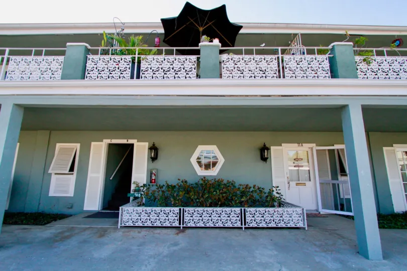 the tready and different umber in top of a moden house which is sutivated in vendome condominius, costa mesa of california