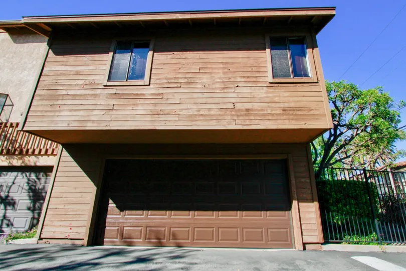 THE VILLA MAPLE IS GREAT INCOSTA MESA INFORNT TREE IS GREAT IN CA