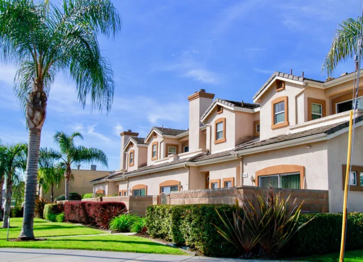 Beautiful Bishop Glen Community in Cypress City, California