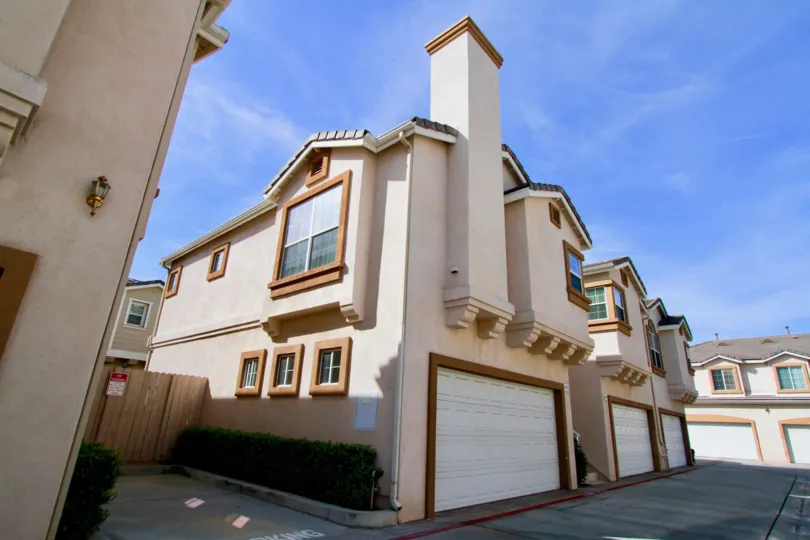 Exterior photograph of Bishop Glen Town homes in Cypress, California