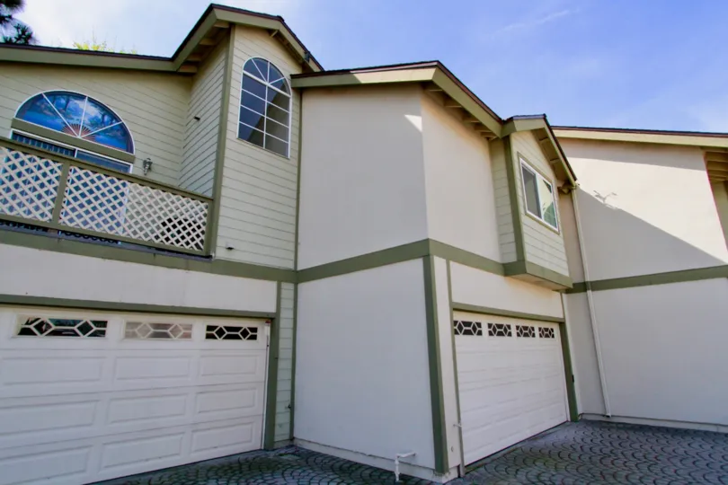 Cambridge Commons cypress California grid design balcony and blue color windows
