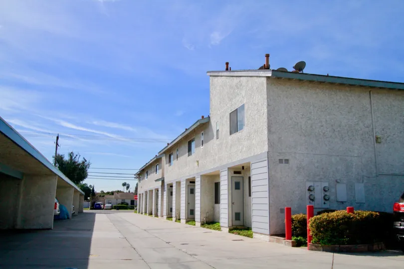 A APARTMENTS WITH MORE DOORS AND A CAR PARKING ALSO AVAILABLE AT THE MORNING TIME