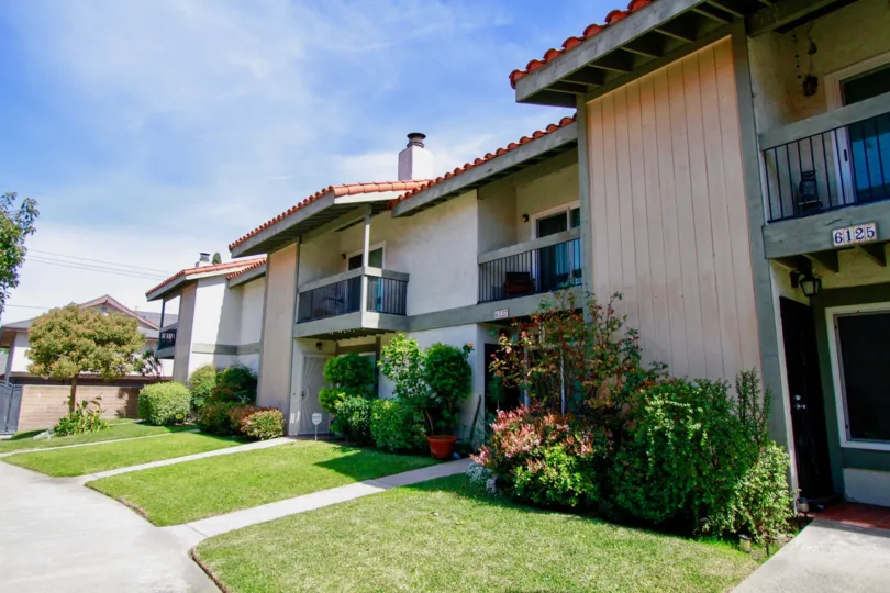 Green lawns at the Cypress College Townhomes in Cypress Califorina