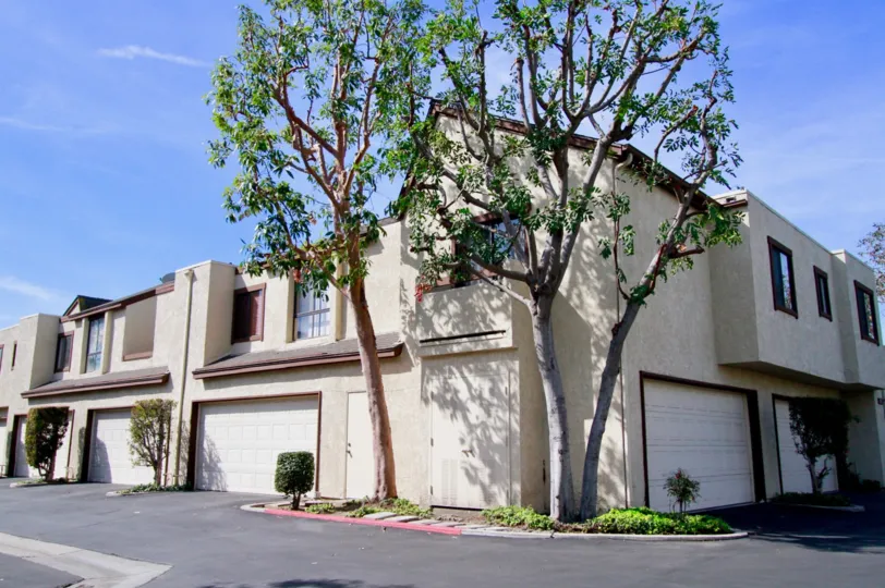 Embassy Park Townhomes Cypress California extended house view on both side looks majestic from center
