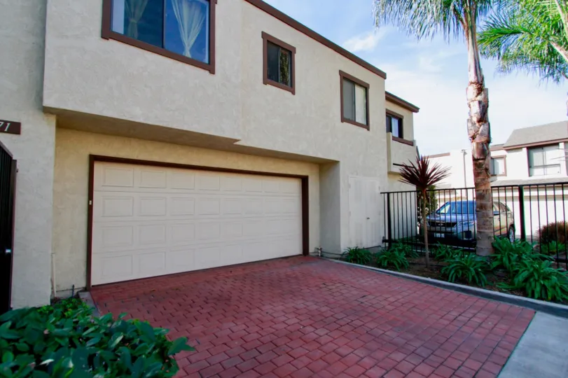 Embassy Park Townhomes's best homes in Cypress, California