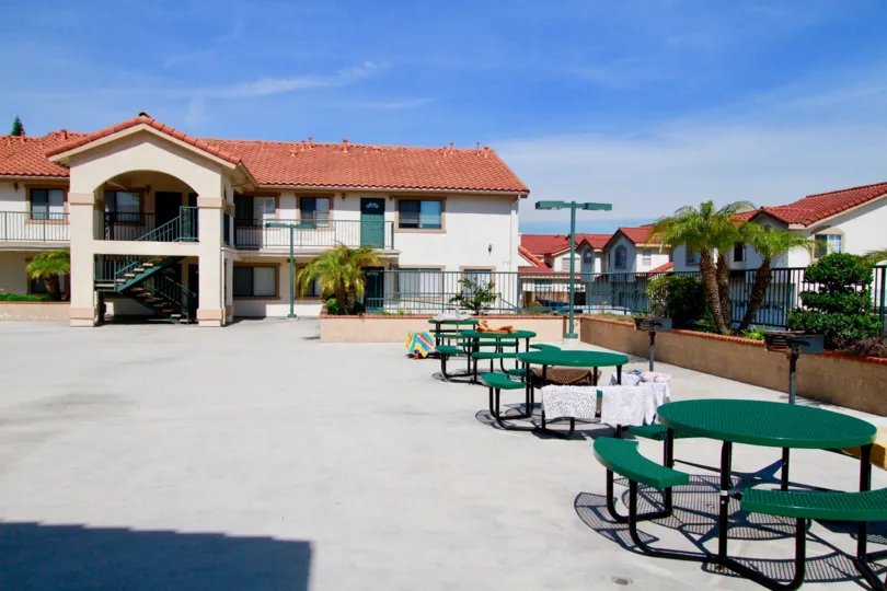 An outdoor common area with tables in Grand Lincoln Village