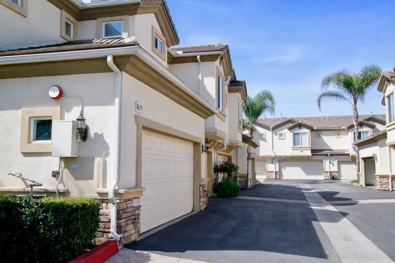 La Salle Glen's simple but amazingly beautiful homes, Cypress, California