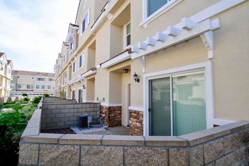 Lincoln Square Cypress California mild colored building found suitable for apartment living
