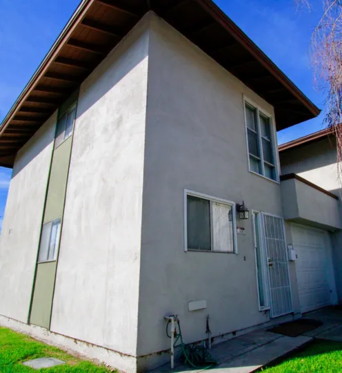 A home situated in the Midwood Manor community of Cypress, California.