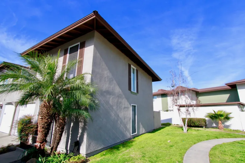 Midwood Manor Cypress California houses with long windows and good roofing
