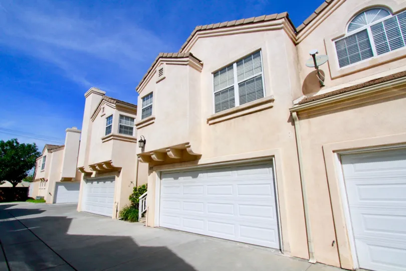 Moody Townhomes's Sweetest and coolest Homes, Cypress, California